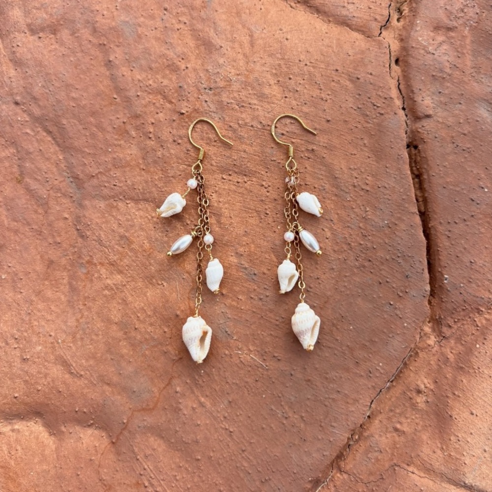 Shell Dangle Earrings Gold Plated